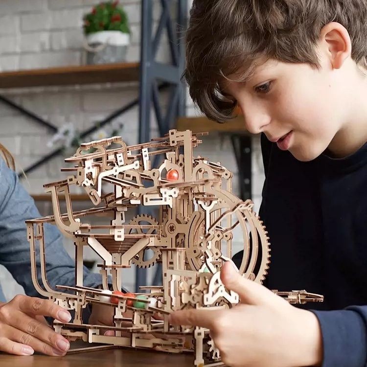 UGEARS นําเข้า Track Gravity Ball Lift ไม้ 3d ปริศนาสามมิติของเล่นทําด้วยมือ Decompression Machinery