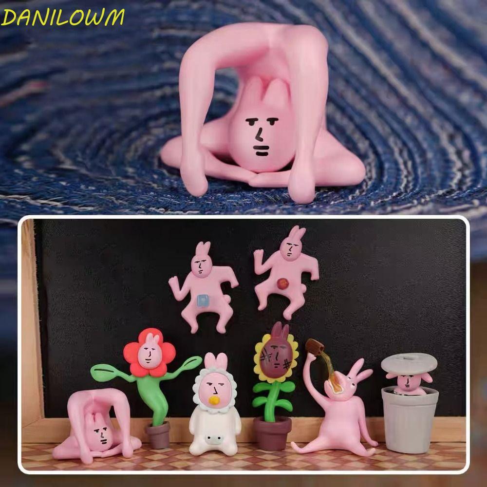 DANILOWM My Friend Rabbit Action Figure, รูปปั้นตลกตุ๊กตากระต่ายสีชมพู, คอลเลกชันน่ารักการ์ตูนน่ารัก