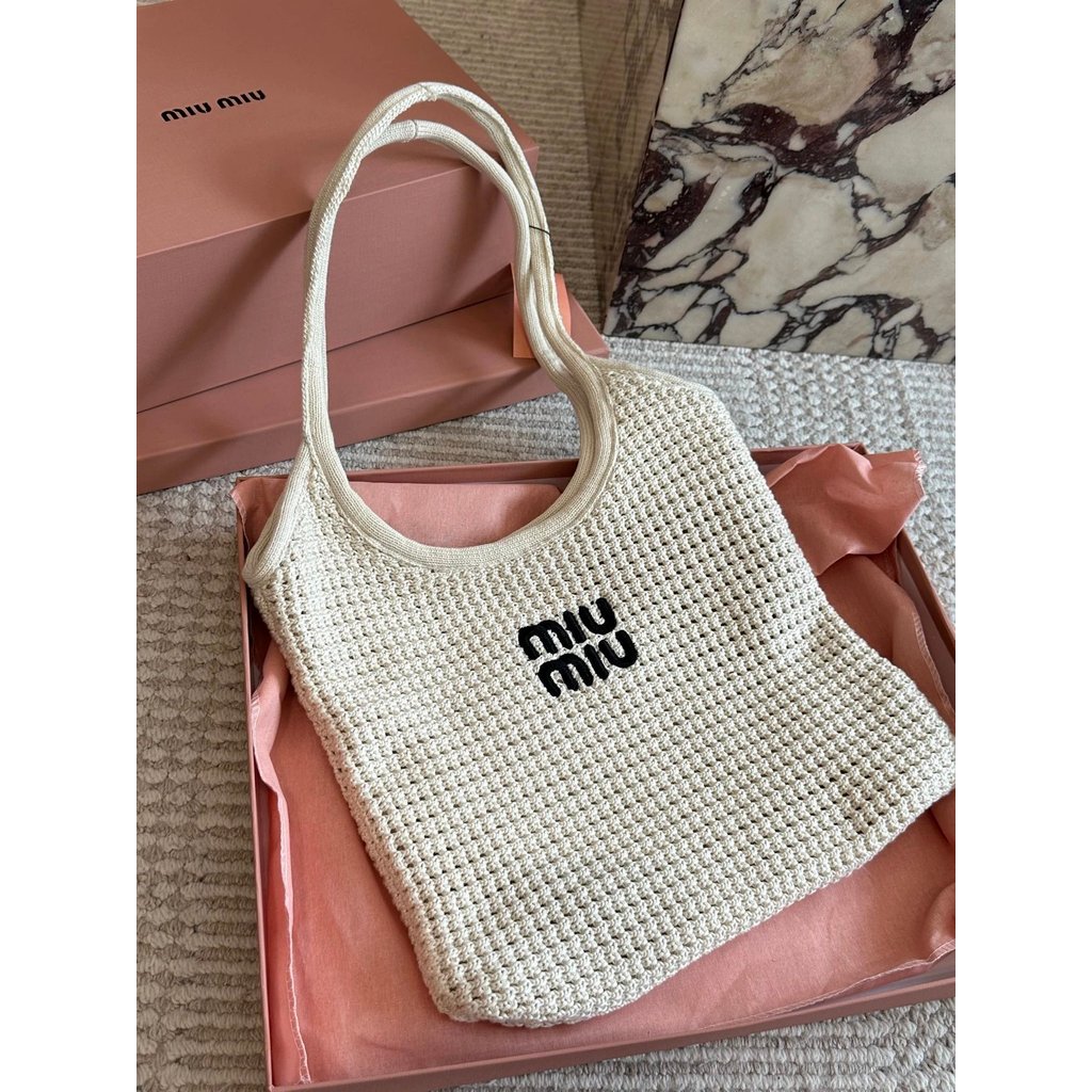 กระเป๋าสะพายข้างสไตล์ใหม่ ทอแบบ casual จาก Mumu ใช้งานได้ในทุกๆ วัน