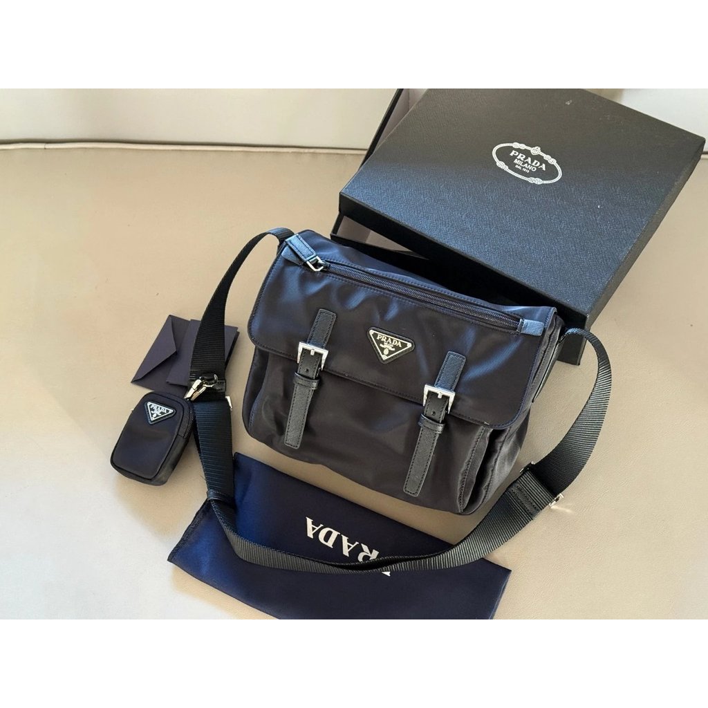 PRADA Medieval Messenger Bag กระเป๋าสะพายแฟชั่นกระเป๋าแนวทแยงผู้ชายผู้หญิงสไตล์เดียวกัน