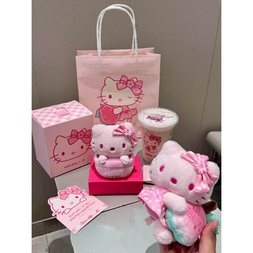 [คลังสินค้าพร้อม] Xicha Co-Branded HelloKitty จี้ปมชามชาผู้ถือบัตรถุงกระดาษและอุปกรณ์ต่อพ่วงอื่นๆ