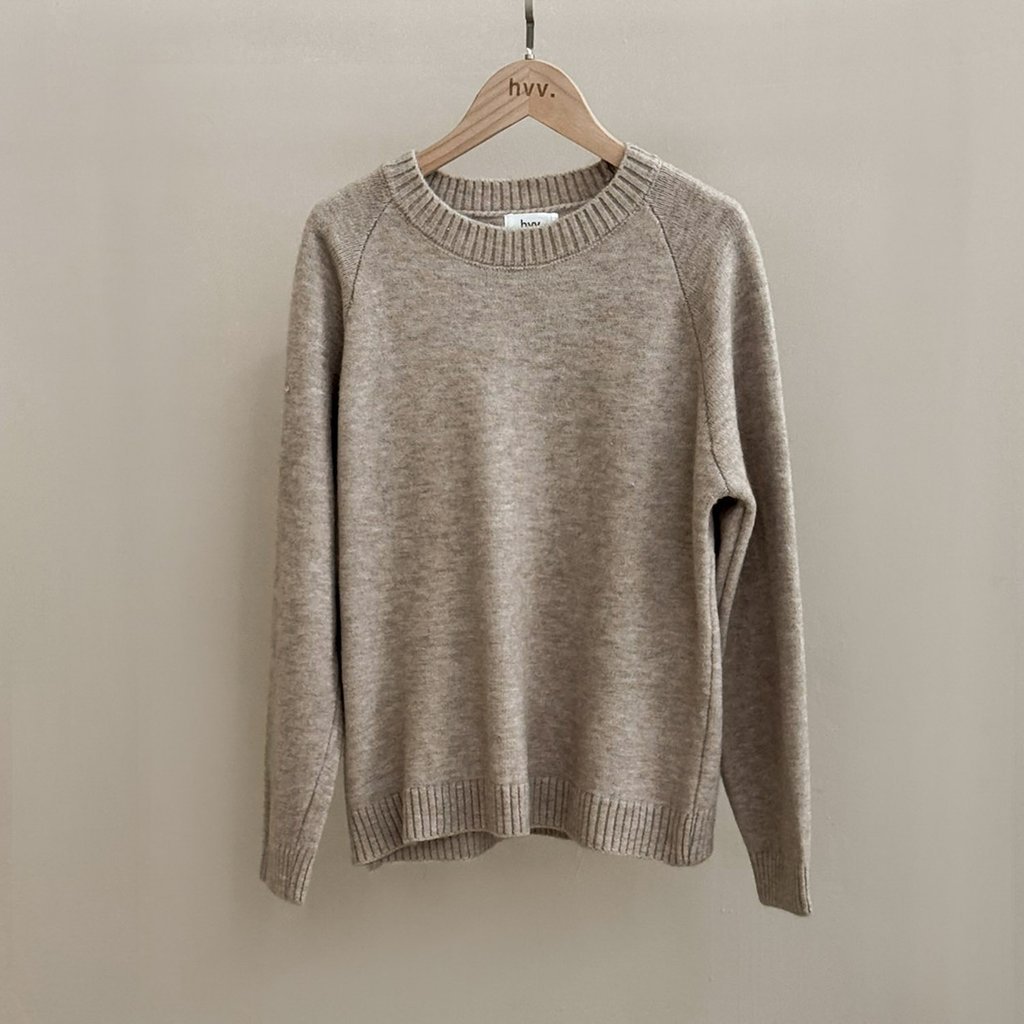 HV Alene เสื้อไหมพรมโอเวอร์ไซส์ - Taupe