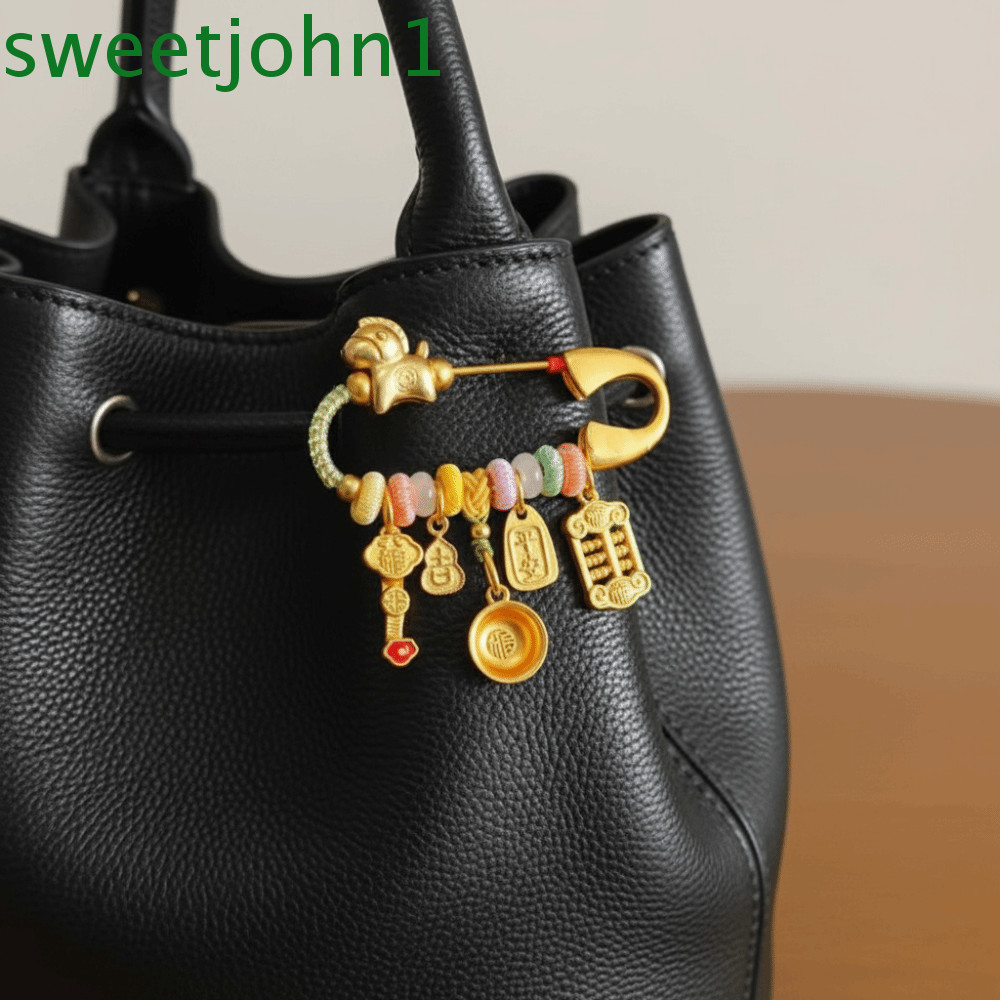 เข็มกลัดม้าปี pony จาก Sweetjohn สีทอง พร้อมเคลือบทราย ของขวัญสำหรับคุณแม่ท้อง