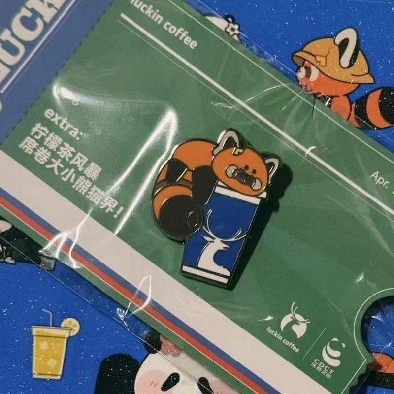 Ruixing Panda Flower Shop Co-Branded สินค้าป้ายโลหะน่ารักโฮมเมด Panda Raccoon เข็มกลัดของที่ระลึกบาร
