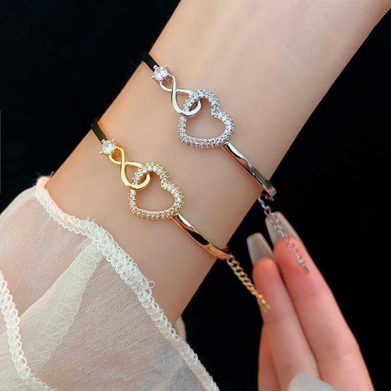สร้อยข้อมือหัวใจเพทายนุ่มนวล สไตล์หรูหรา ปรับขนาดได้ เพื่อผู้หญิงคนพิเศษ