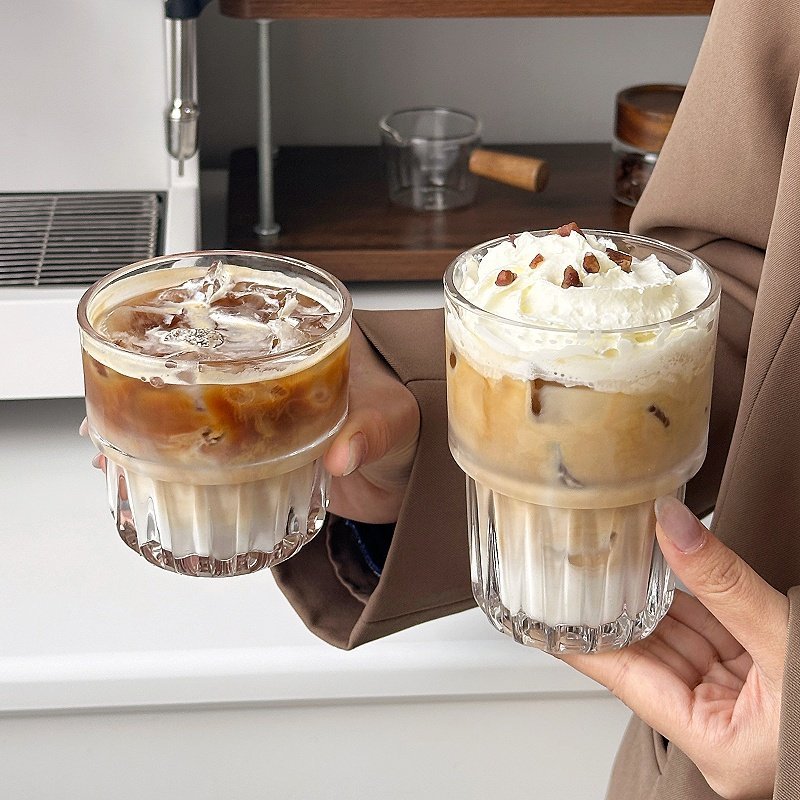 【พร้อมส่ง】แก้วกาแฟ สั้นเตี้ย ทรงชั้น ถ้วยเครื่องดื่ม ถ้วยน้ำผลไม้ glass สวย เครื่องดื่ม ไฮคลาสสุดๆ ทนความร้อน สีโปร่งใส