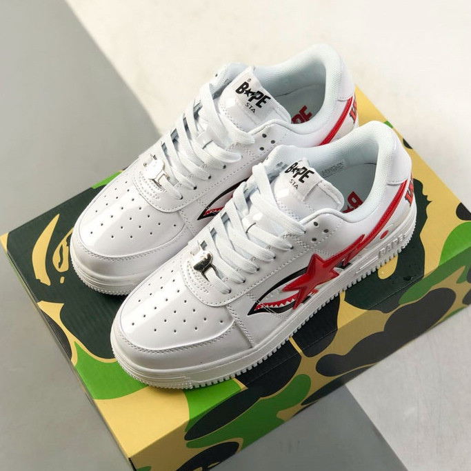 BAPE STA Ortholite รองเท้าผ้าใบ Low-Top สีขาวและสีแดง J4SM 5TMC 7F7X UQNO