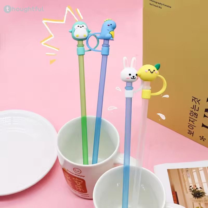 หลอดดูดน้ำลายการ์ตูนพร้อมอุปกรณ์ปิดผนึก จุกซิลิโคนสำหรับดูดน้ำ ป้องกันฝุ่นและน้ำกระเด็น อุปกรณ์เสริมสำหรับแก้วน้ำสุดสร้างสรรค์ TH