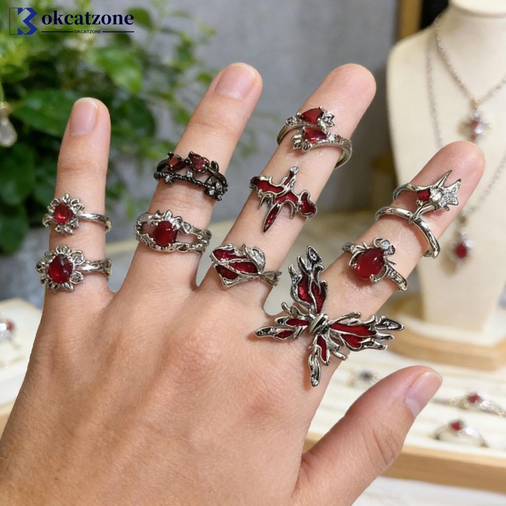 OKCATZONE 9 ชิ้นไม่สม่ําเสมอสีแดงแก้วคริสตัลผีเสื้อแหวนผู้หญิง Y2K Gothic Spider Cross Creative Grun