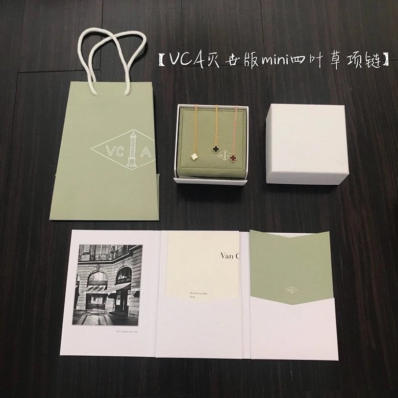 VCA VCA VCA mini สร้อยคอโคลเวอร์สี่ใบ