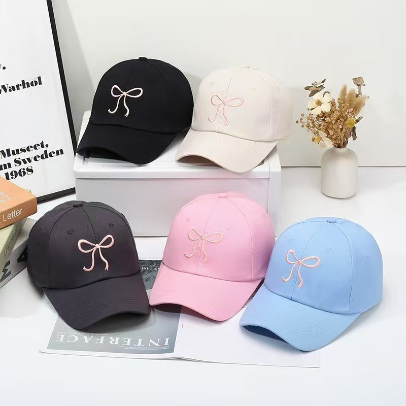 หมวกเบสบอลสำหรับผู้หญิง สไตล์นักเรียน ดีไซน์น่ารัก มีโบว์สีชมพูและปีกกว้างเพื่อกันแดด