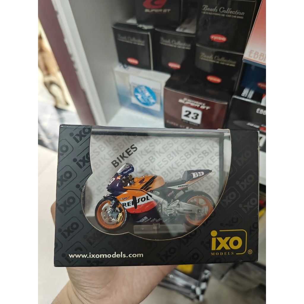 ของแท้เวอร์ชั่นญี่ปุ่น IXO 1/43 Honda V5 เครื่องยนต์ RC211V Classic 2002 Motorcycle Grand Prize Winn