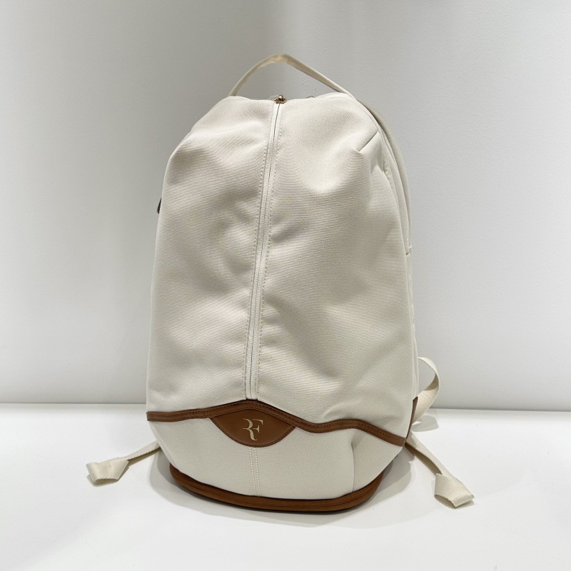 Wilson Filson Co-Branded RF LAWN COLLECTION กระเป๋าเป้สะพายหลังแฟชั่น กีฬา ทรงคลาสสิกพร้อมฟังก์ชันคร