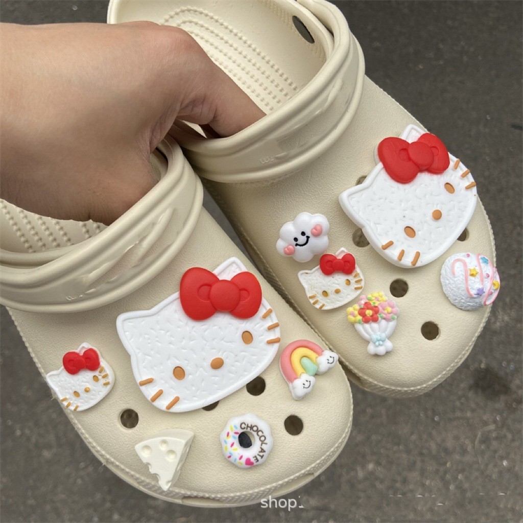 จิ๊บบิทขนมปังปิ้ง จิ๊บบิทเฮลโลคิตตี้สีเหลือง ติดรองเท้าcrocs แบบDIY OU9B