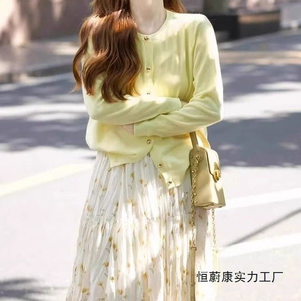 cicishop1 Korean shorts กางเกงขาสั้นสบาย สูทสองชิ้นลายดอกไม้ ประกอบด้วยคาร์ดิแกนและกระโปรง สไตล์ซอฟต