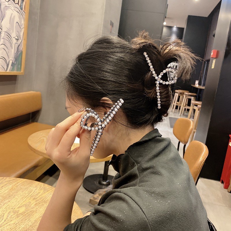 2026 High-End Rhinestone Pearl Cross Clamp