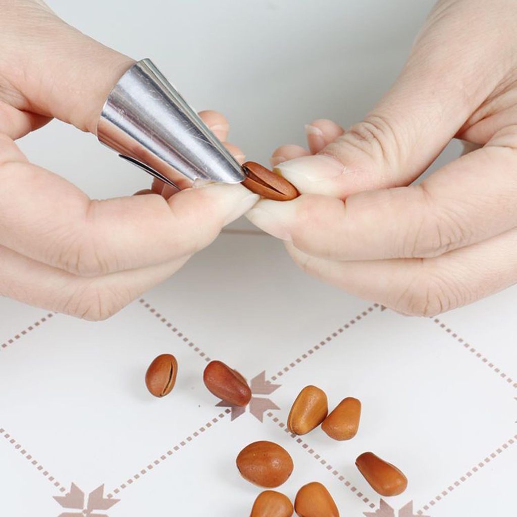 [การจัดส่งสินค้าในคลังสินค้าในประเทศ]1PC อุปกรณ์ครัวสแตนเลสเล็บ Chestnut Peeler Carob ปอกเปลือกทนทานมัลติฟังก์ชั่ปรับ Gadget ผักหยิบกรรไกร