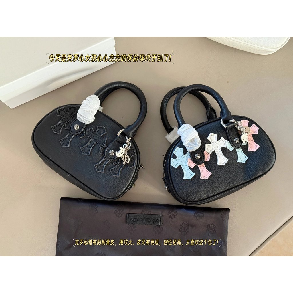 กระเป๋าลูกโบว์คลาสสิกสีดำ Chrome Hearts