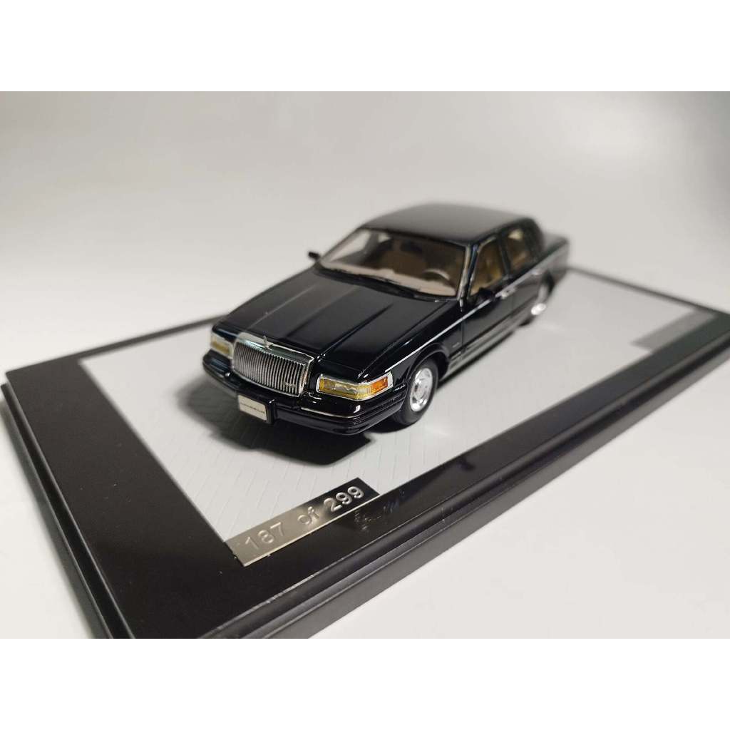 GLM 1 43 Lincoln Town Car 4 ประตู Deluxe Car รุ่น Lincoln Town Car 1997 สีดํา