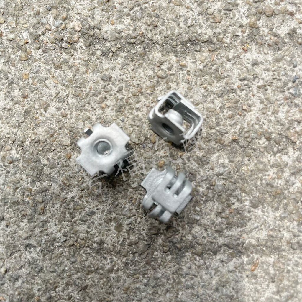 1 ชิ้นสําหรับ Ford Mustang Explorer Edge Taurus Underbody แผ่นลื่นไถลคลิปยึด