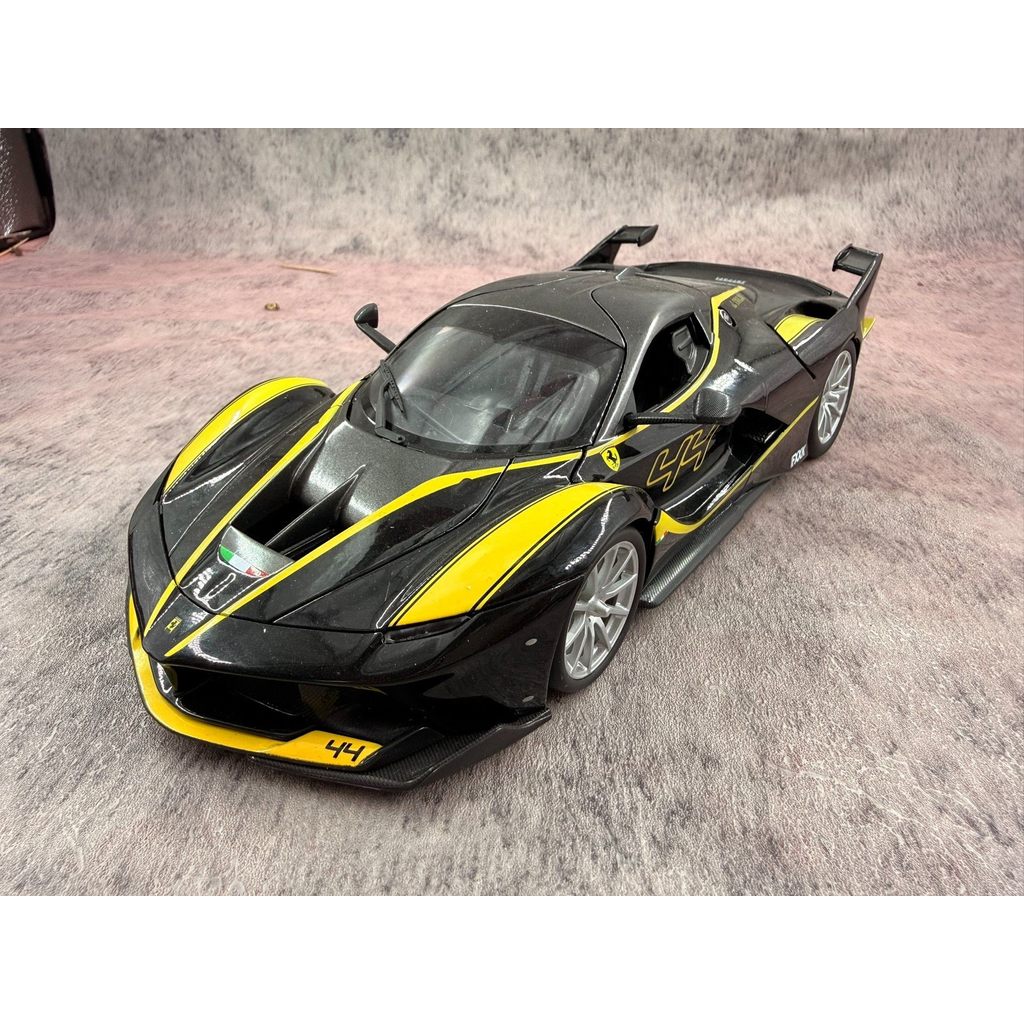 1 18 Bburago Ferrari Ferrari FXX K #44 รถสปอร์ตแข่งรถรุ่นทั่วไปรุ่นแพ็คจํานวนมากโดยไม่ต้องบรรจุภัณฑ์