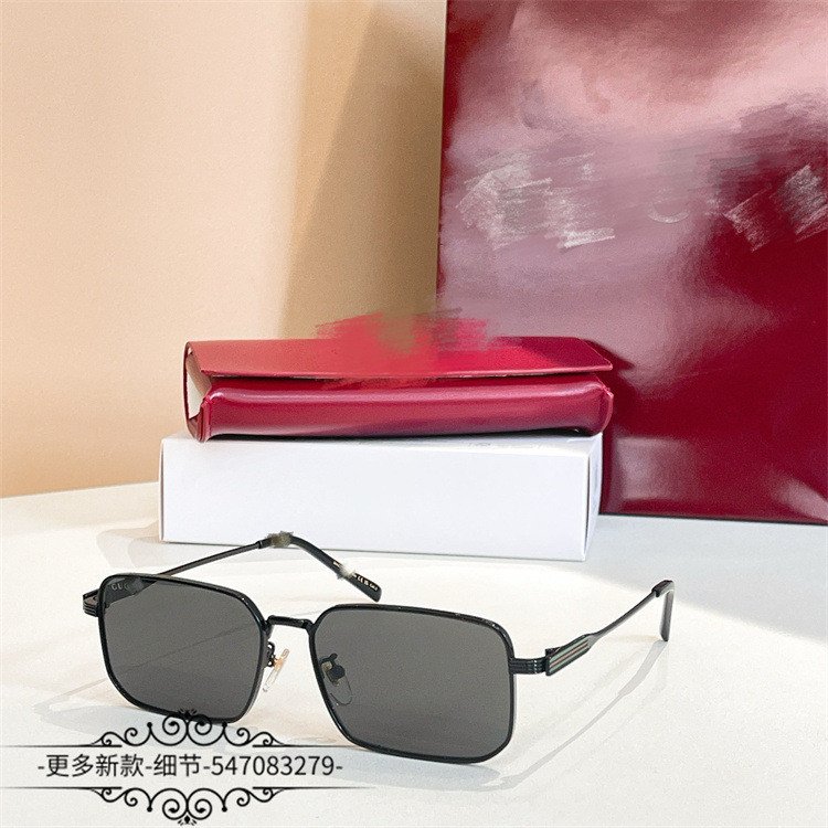 22AC GUGG# Small Square Frame Metal Sunglasses for Men and Women, Fashionable Shades for Trendy Men 