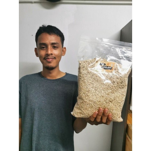ส่งด่วน! ซังข้าวโพด​ แบบเเบ่ง ขนาด 1 kg. ซังข้าวโพด วัสดุรองนอนสำหรับสัตว์เลี้ยง (100% nature)