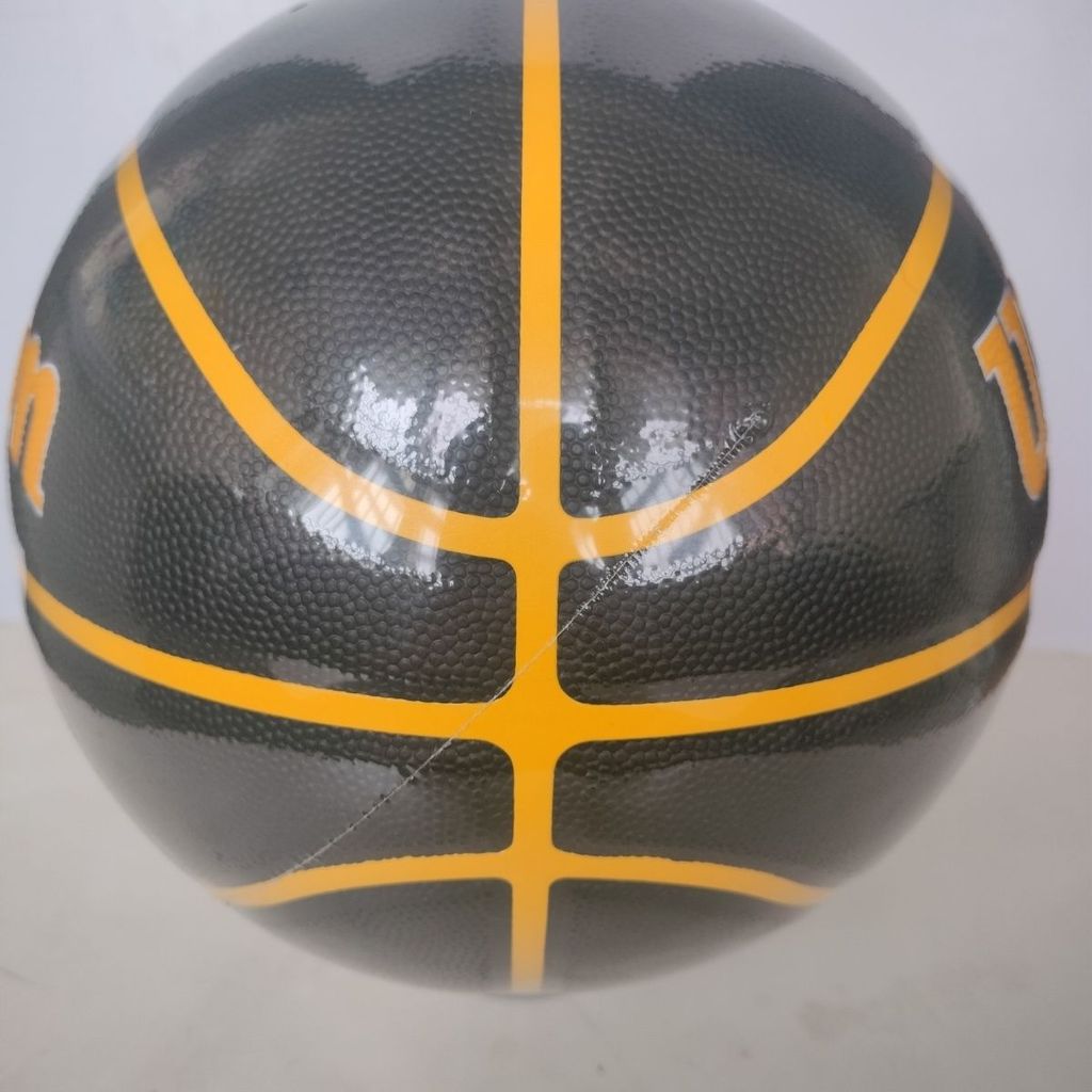 พร้อมส่ง NBA โลโก้ทีมที่มีการร่วมสร้างแบรนด์ระหว่างเลเกอร์สและวอร์ริเออร์ส PU7ลูกบาสเก็ตบอลคุณภาพสูง