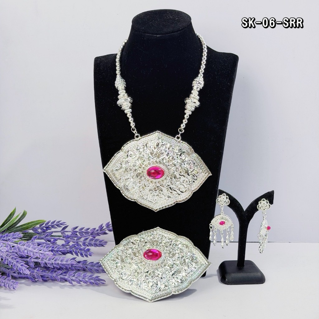 เซตเครื่องประดับเงินโบราณ ลายไทยคลาสสิก พร้อมหัวเข็มขัดและต่างหู