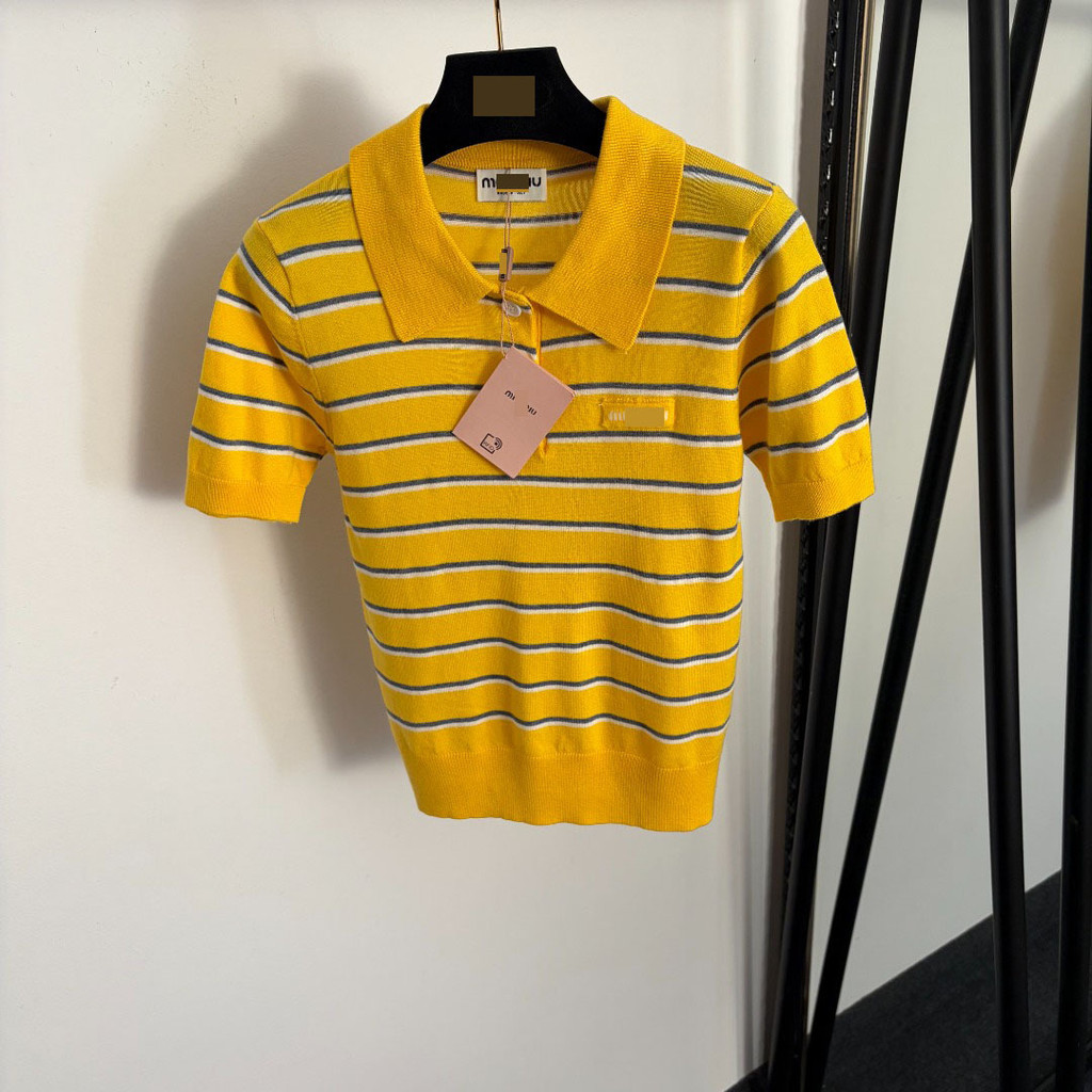 X9U0 Mi//iu Elegant slim-fit style with dopamine-inspired letter logo POLO Striped Collar Short Slee