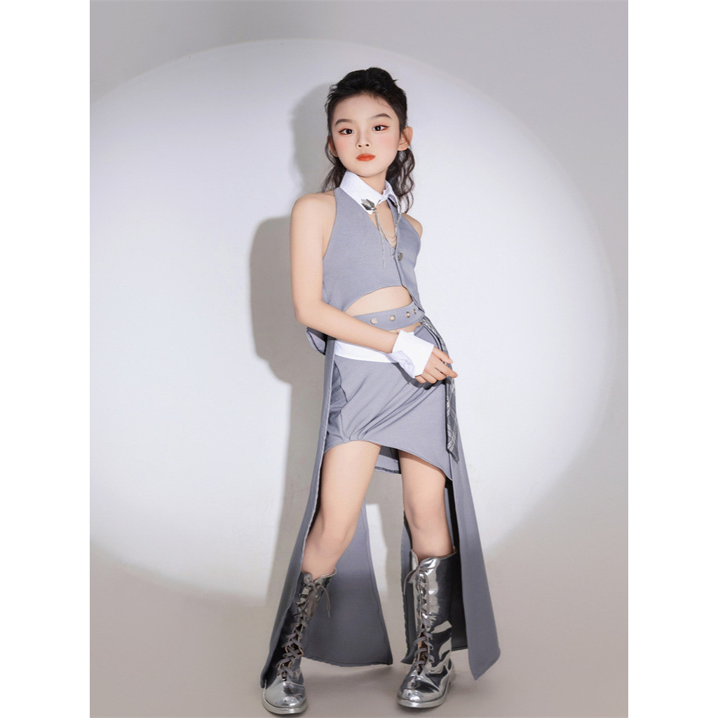 女童色西装挂套裙女秋冬季新款甜风显白T台模特赛服PK小众创意服9สาว ๆ ชุดสูทสีเทาเชือกแขวนคอคอชุดกระโปรงราชินี-เหมือนเย็นและมีสไตล์ส