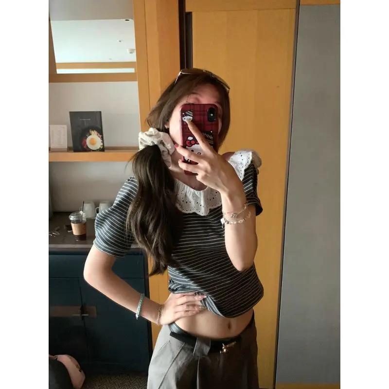 เสื้อท่อนบนฤดูร้อนสายเดี่ยวลายทางผสมผสานผ้าลูกไม้ ดีไซน์เกาหลีใหม่ เสื้อยืดแขนสั้นทรงเรียบหรูช่วยพรางสัดส่วน