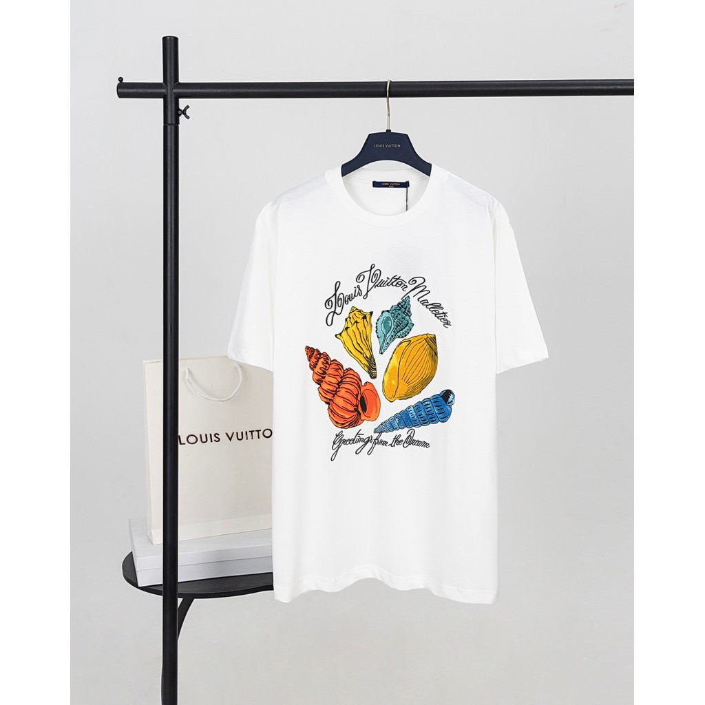 LOUIS VUITTON/LV/2026ต้นฤดูใบไม้ผลิสไตล์ใหม่เสื้อยืดแขนสั้นชายหญิงคู่สไตล์เว็บไซต์อย่างเป็นทางการ Sy