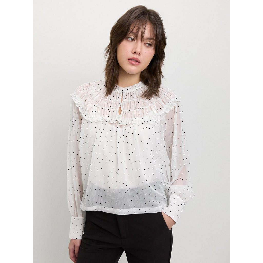 [Pomelo] เสื้อเบลาส์แต่งระบายลายจุดซีทรู / Sheer Ruffled Polka Dot Blouse – White