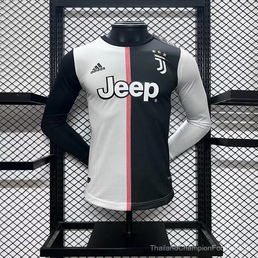 เสื้อทีมฟุตบอลแขนยาว Juventus Home คุณภาพสูง ออกแบบโดย Cristiano Ronaldo