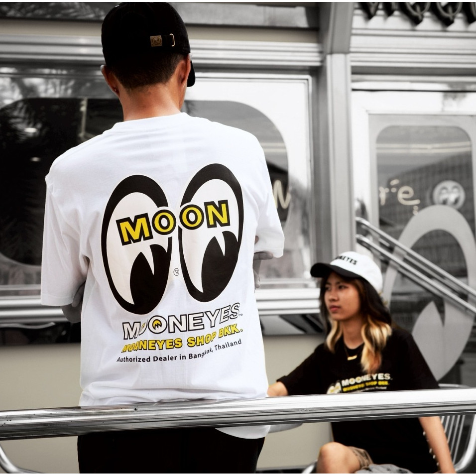 เสื้อยืดพิมพ์ลาย MOONEYES สไตล์ใหม่ 2026 เทรนด์แฟชัน พร้อมสต็อก สวมใส่ได้ทุกเพศ