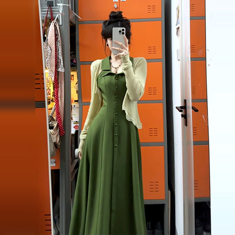 กระโปรงยาวสวยหญิงสีเขียว 2025a ชุดสาย High-End สไตล์ฝรั่งเศสใหม่ Halter คอฤดูร้อน Halter เอวแคบ 6QCF