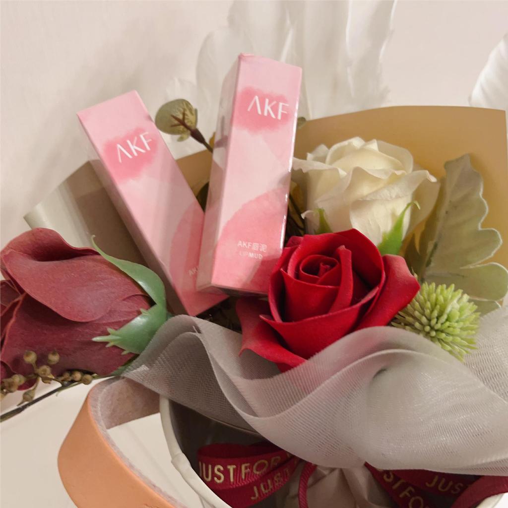 Akf Lip Gloss ลิปกลอสไวท์เทนนิ่งราคาถูก Long-Lasting Matte Lip Gloss Niche ยี่ห้อ AKF Lip Gloss ลิปส