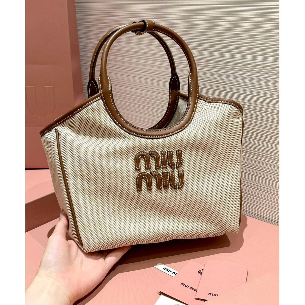 กระเป๋า Hobo tote Miumiu Mumu มีหลากหลายไซส์ให้เลือก