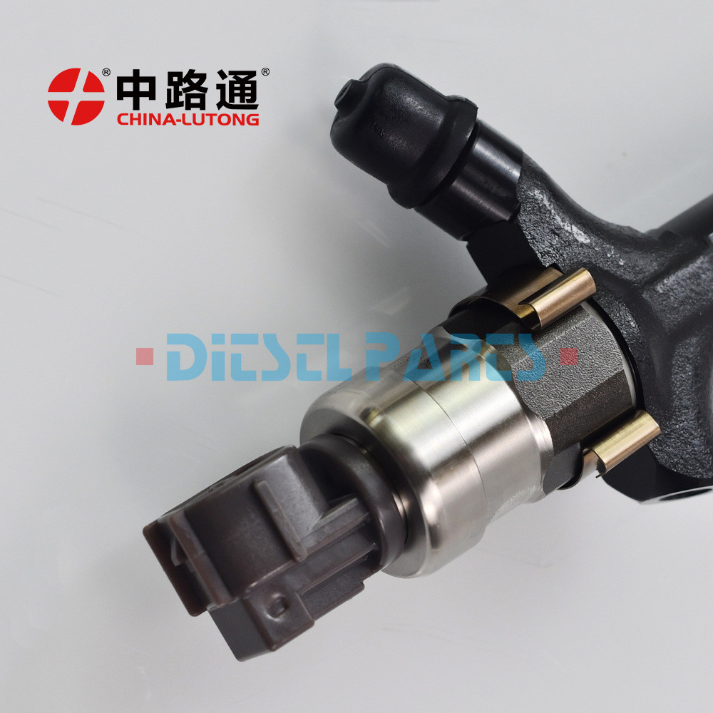 หัวฉีดน้ํามันเชื้อเพลิง095000-0570 เหมาะสําหรับ Toyota Avensis Verso Rav4 2.0d 1CD-FTV