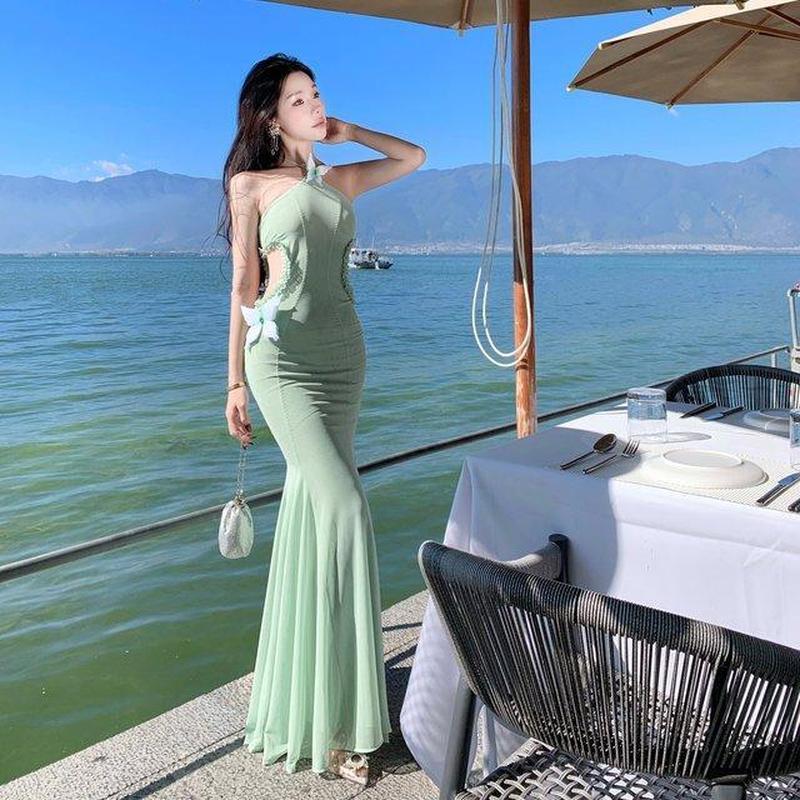 ชุดหญิงเชือกแขวนคอ สไตล์หรูหราสำหรับวันหยุดริมทะเล คอกลวงแสงหรูหรา
