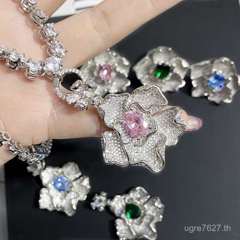 จี้Emerald Epiphany ชุบ18KGold งานหรูกะทัดรัด