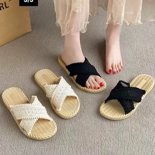 พร้อมส่ง🌷 รองเท้าแตะลายสาน สายไขว้ติดดอกไม้ รองเท้าแบบสวมแฟชั่นผู้หญิง นิ่มใส่สบาย ใส่เที่ยวทะเล สีพื้นมินิมอล🌷S33