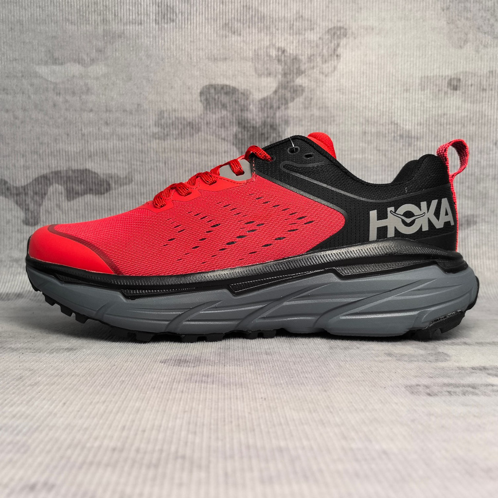 รองเท้าวิ่ง HOKA ONE ONE Challenger ATR 6 สำหรับผู้ชาย ออกแบบมาเพื่อกันลื่น ลดแรงกระแทก และมีระบบทอด