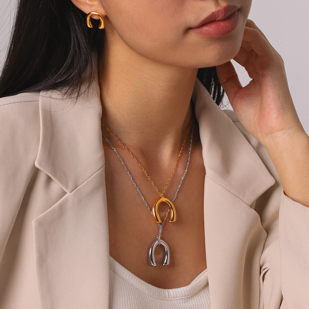 สร้อยคอสุภาพสตรี จี้รูปตัว U สแตนเลสชุบ 18k Gold Hypoallergenic Non-Fade