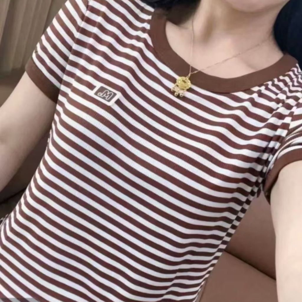 2025 ฤดูร้อนรอบคอสไตล์ใหม่ลายแขนสั้น Slim-Fit หลวมเสื้อยืดสุภาพสตรี Mom สวมใส่เกาหลีรุ่น Casual Top 