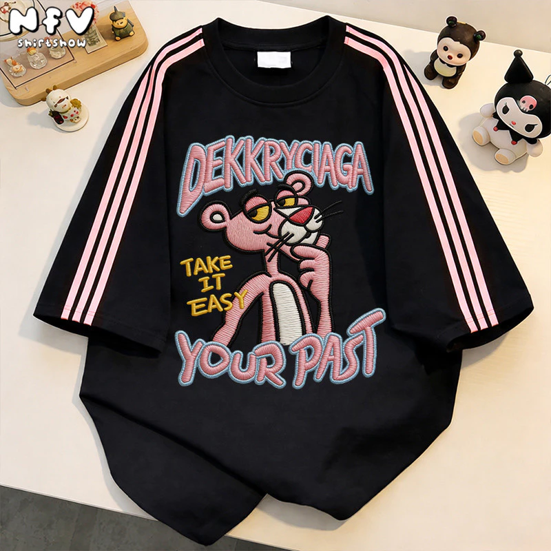 【จัดส่งตลอด 24 ชั่วโมง】NFV สไตล์เกาหลี💖เสื้อยืดเปล่า เสื้อยืดทรงหลวม Pink Panther ดีไซน์คลาสสิค ระบายอากาศ YG4497