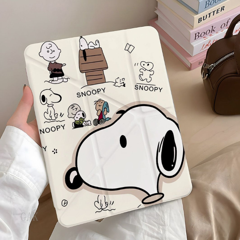 สําหรับกรณี iPad A16 Gen11 Air 7 M3 2025 M4 Pro 11 Gen10 Air 6 5 4 10.9 Gen9 Gen8 Gen7 10.2 การ์ตูนสร้างสรรค์ Snoopy Y-พับอะคริลิคกรณีพร้อมดินสอสล็อต