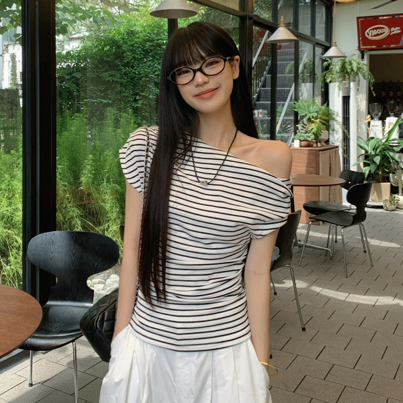 เสื้อยืดลายทาง สำหรับผู้หญิง ดีไซน์แบบเปิดไหล่ เสื้อทรงเข้ารูป สไตล์เกาหลี ผ้าคุณภาพสูง นุ่มสบาย FZ027