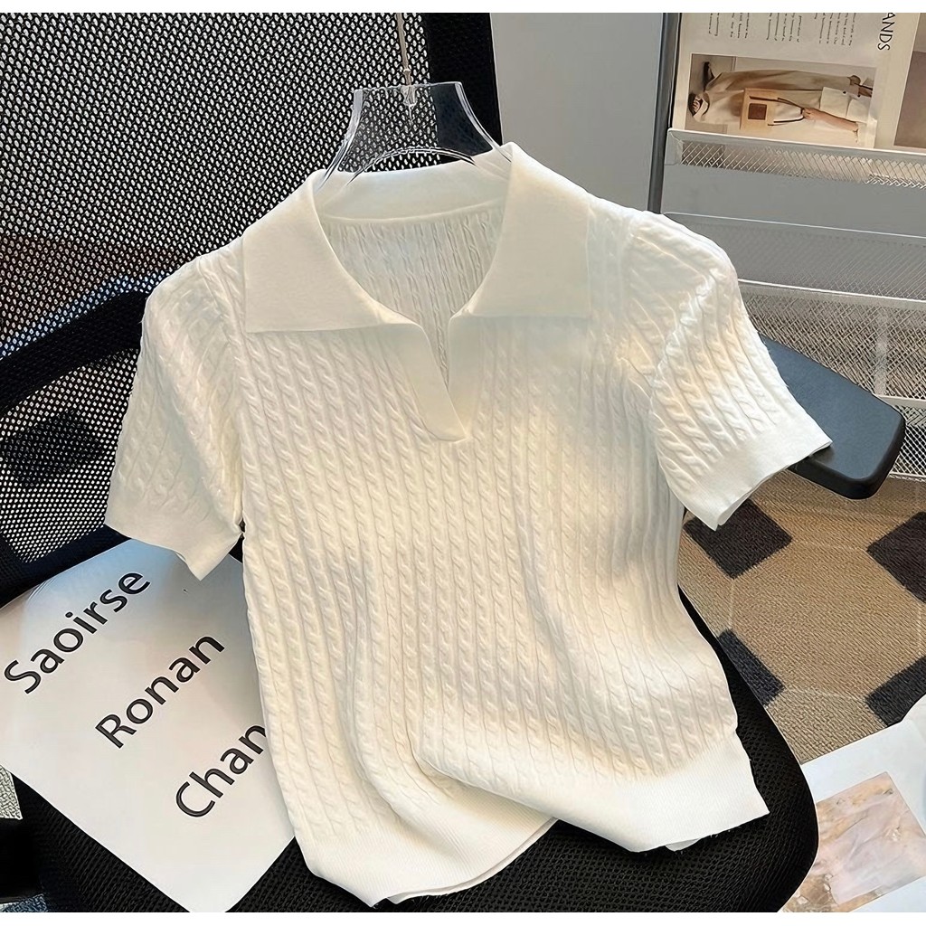 เสื้อถักคอกลมสั้นสำหรับผู้หญิง สไตล์ใหม่ ทรงกระชับ สีขาว